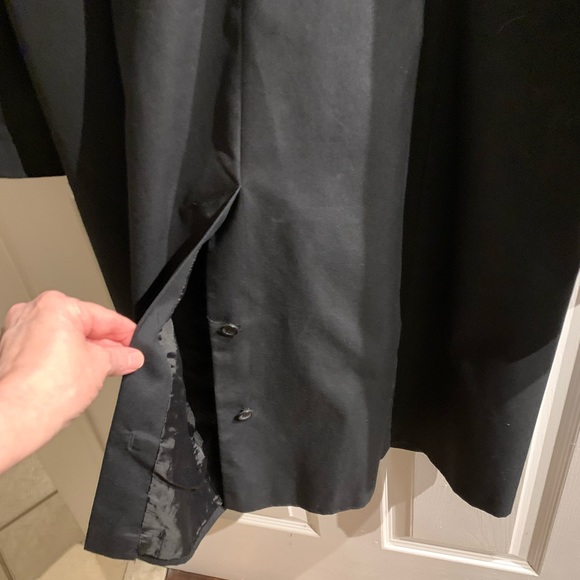 Black Trench Coat Black 3/4 Length Size Medium. Perfect for Fall - Picture 3 of 4
